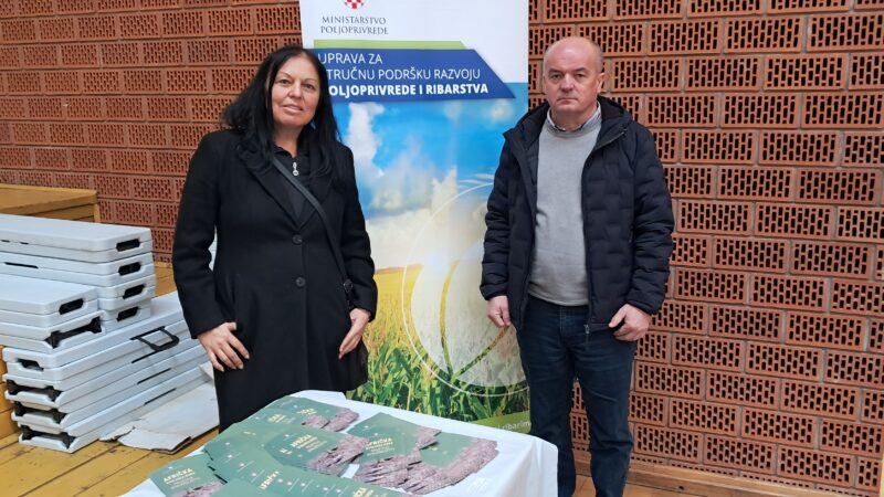 U Cerniku održana manifestacija "Sačuvajmo stare sorte" sačuvajmo stare sorte, Cernik